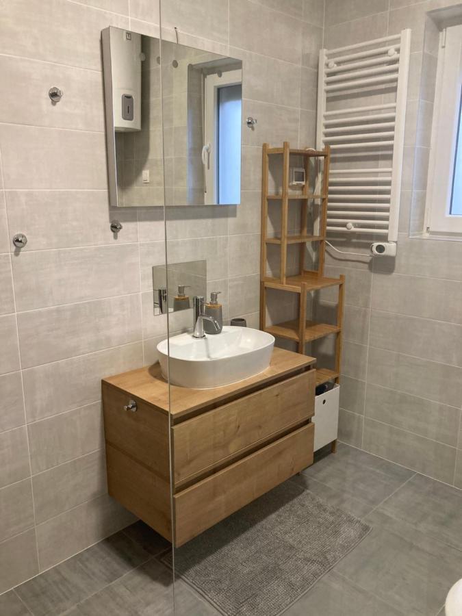 Ferienwohnung Mint&Rose Peroj Exterior foto